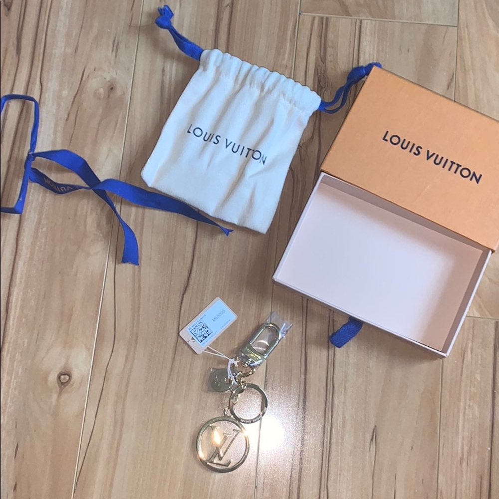 Louis Vuitton Keychain (M68000)